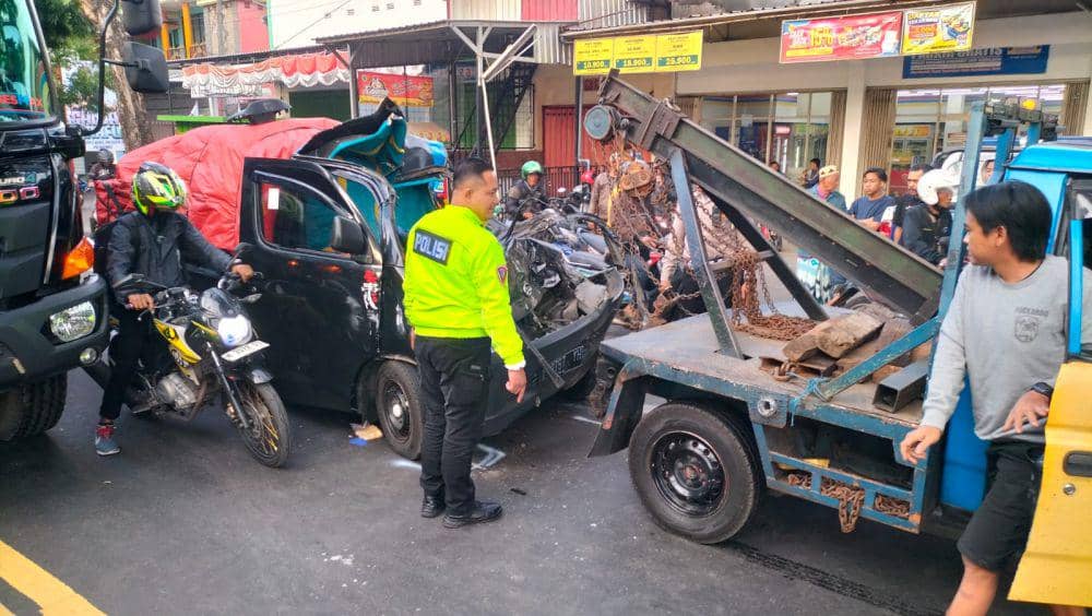 Kondisi Daihatsu Grandmax yang mengalami kecelakaan di Kota Malang. (Dok. Humas Polresta Malang Kota)