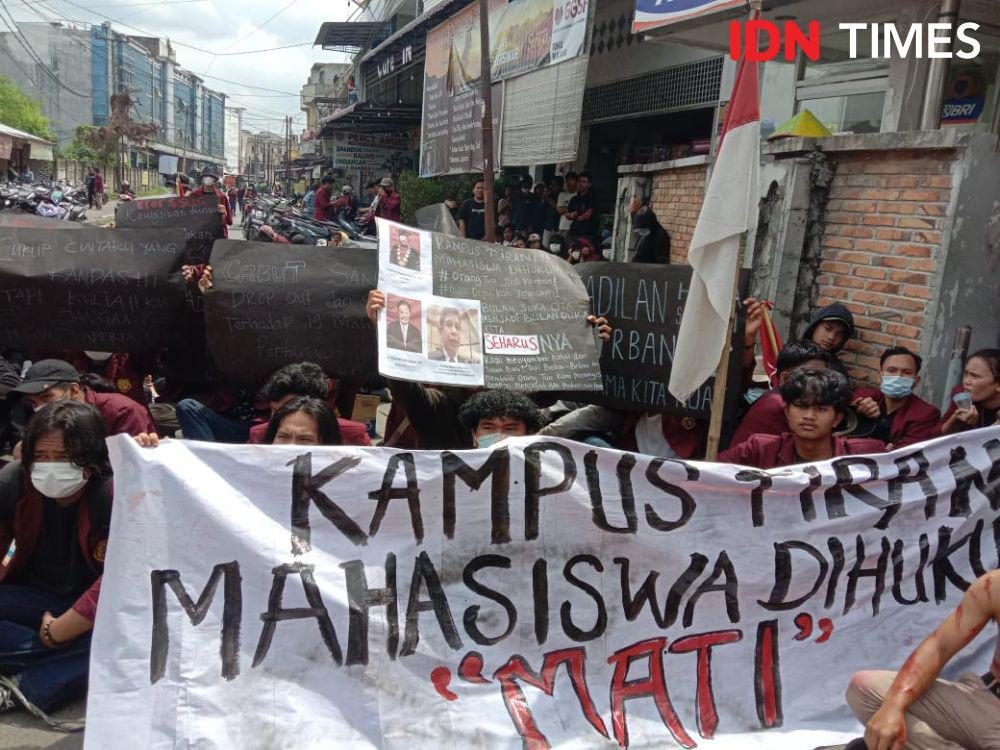 LLDikti dan Unika Didemo Terkait Kasus Drop Out 6 Mahasiswa