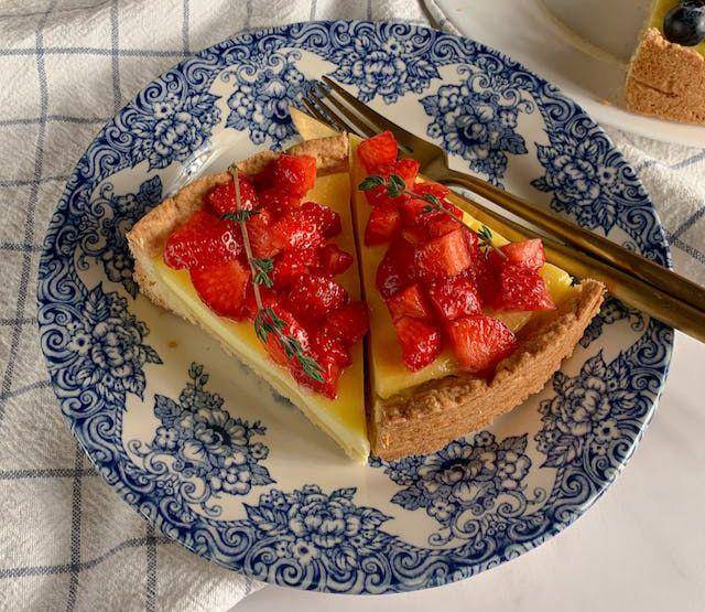 fruit pie (pexels.com/solod_sha)