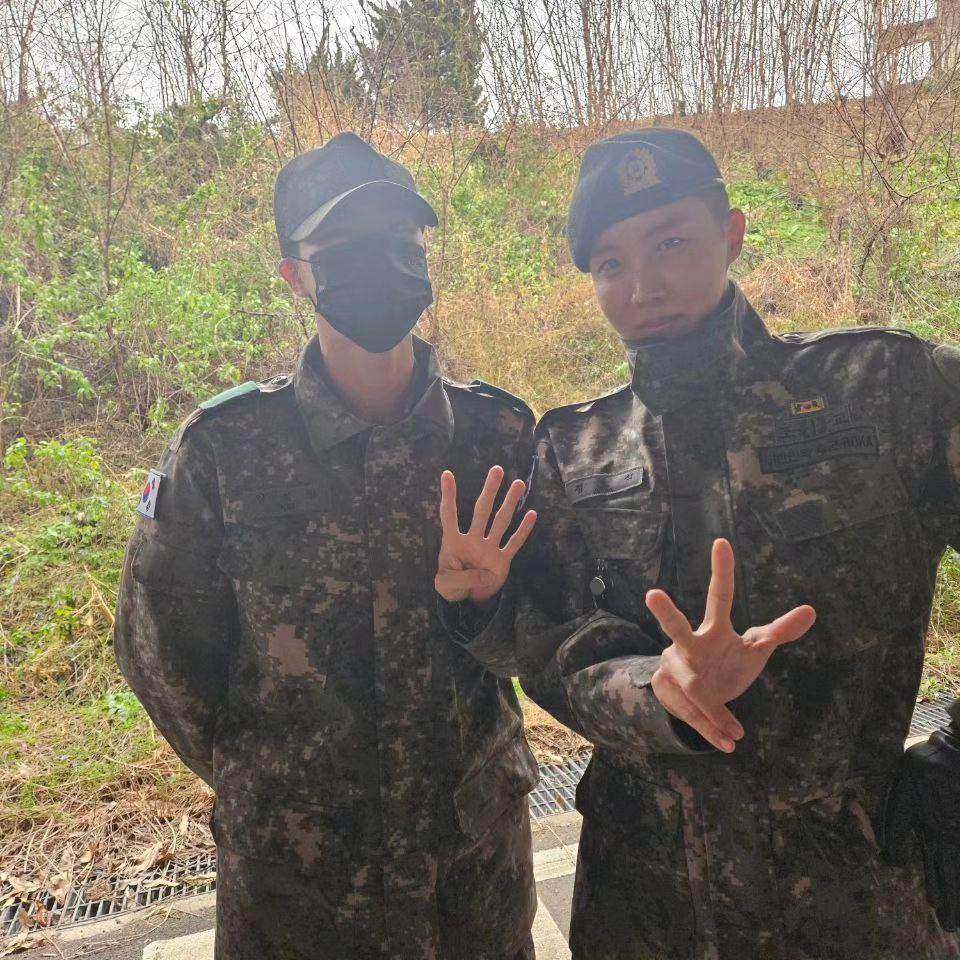 Jin dan J-Hope (instagram.com/jin)