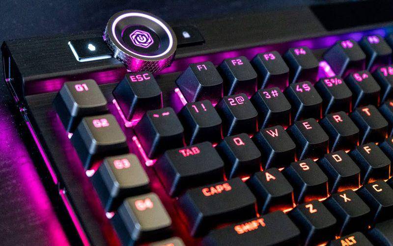 Corsair K100 RGB (youtube.com/CNET)