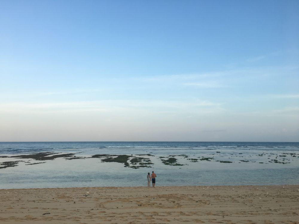 Menjelang sore hari di Pantai Sawangan yang sepi dan tenang (Dok.Pribadi/Natalia Indah)