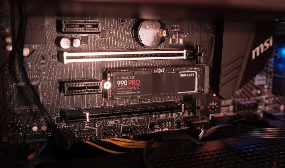 ilustrasi SSD (unsplash.com/Samsung Memory)