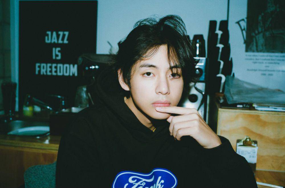 V BTS (weverse.io/bts)