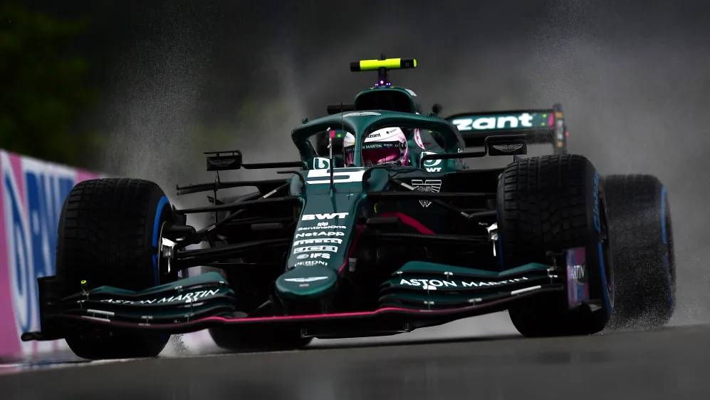 Sebastian Vettel saat mengemudikan AMR21 di GP Belgia 2021. (formula1.com)