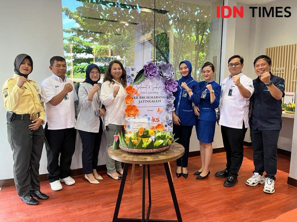 Jajaran pimpinan BRI RO Semarang meresmikan Kantor Kas BRI Semarang Jatingaleh, Senin (11/12/2023). (IDN Times/Anggun Puspitoningrum)
