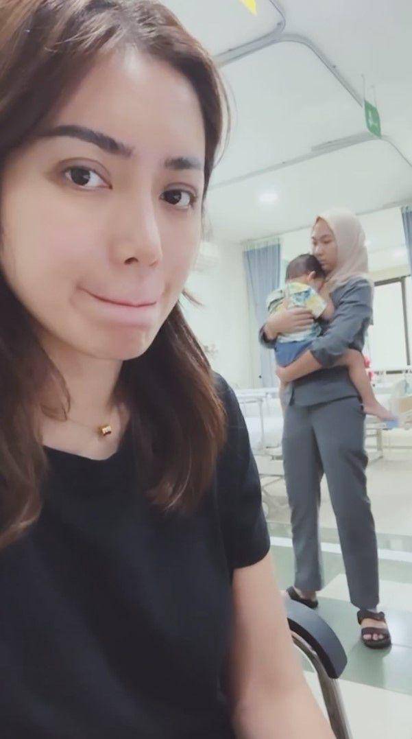 potret kondisi anak Jessica Iskandar dirawat di rumah sakit (instagram.com/inijedar)