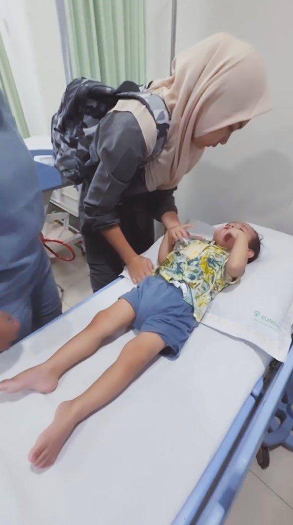 potret kondisi anak Jessica Iskandar dirawat di rumah sakit (instagram.com/inijedar)