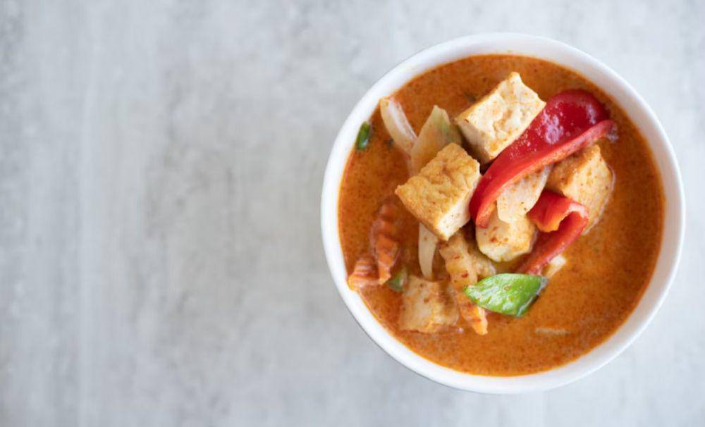 sup tahu pedas seafood (unsplash.com/Alyssa Kowalski)