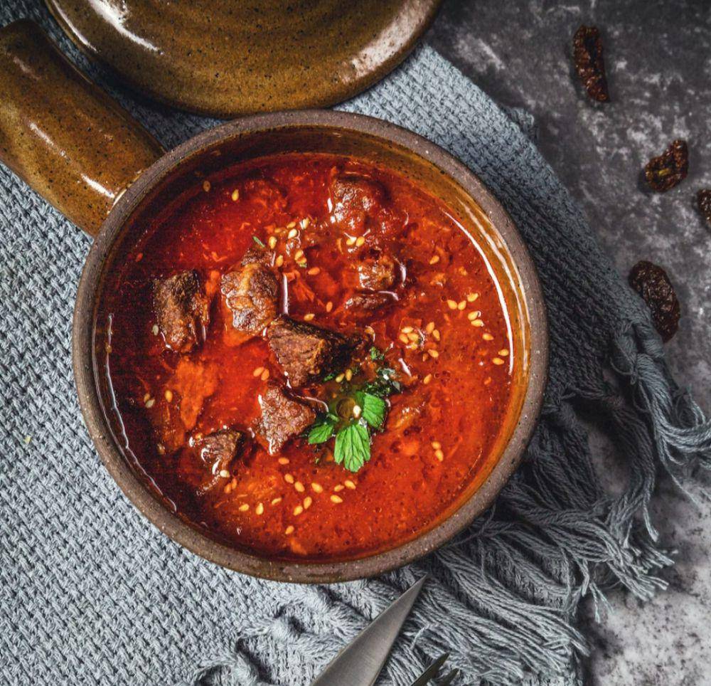 sup tahu pedas daging sapi (unsplash.com/Ting Tian)