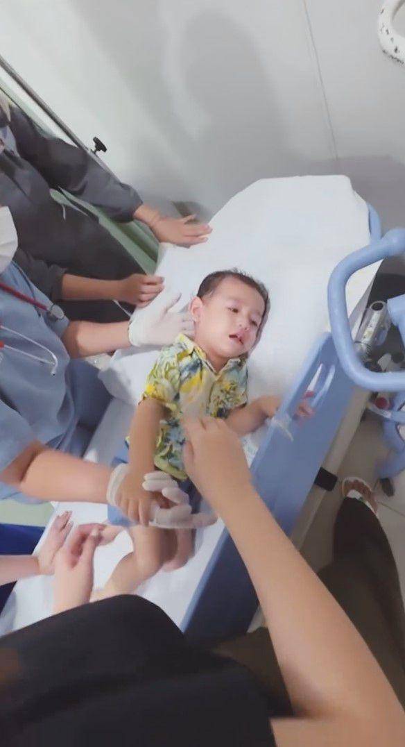 potret kondisi anak Jessica Iskandar dirawat di rumah sakit (instagram.com/inijedar)
