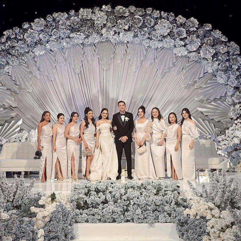 Busana bridesmaid 2023. (insatgram.com/atvezzo)