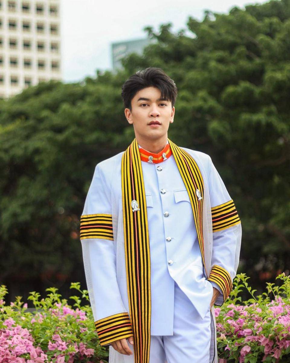 Money Kritjumnong (instagram.com/money.jnk)