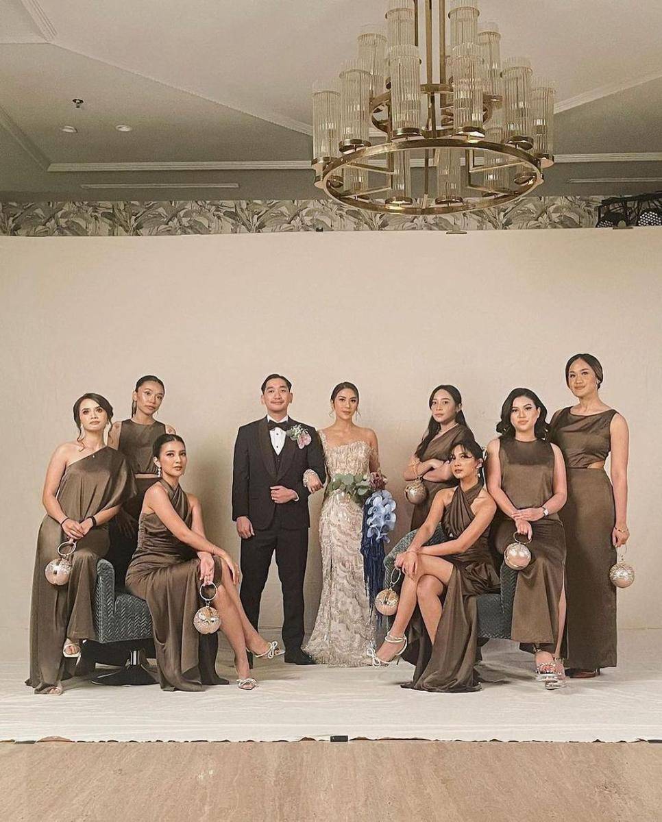 Busana bridesmaid 2023. (insatgram.com/atvezzo)
