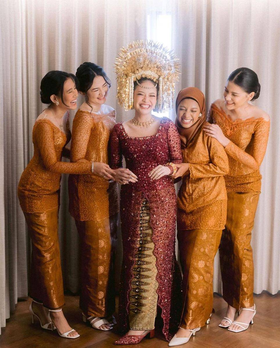Busana bridesmaid 2023. (instagram.com/venemapictures)