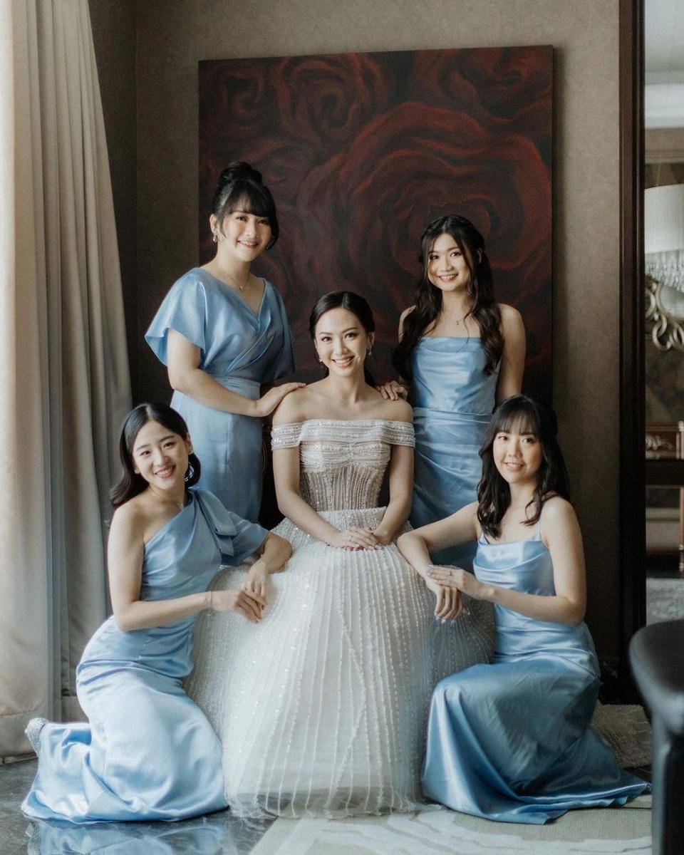Busana bridesmaid 2023. (instagram.com/thebridestory)