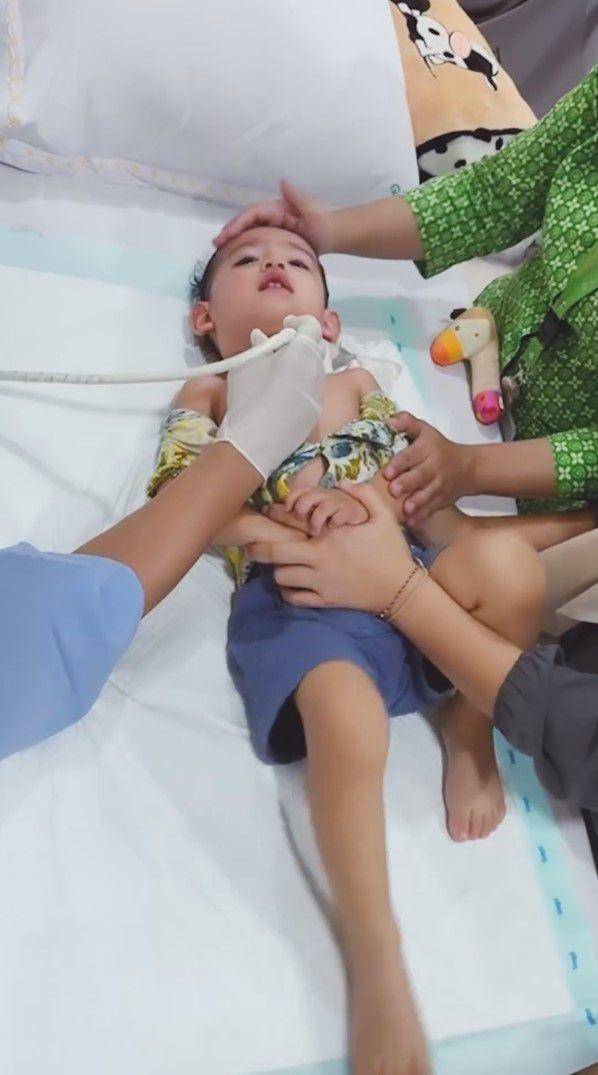 potret kondisi anak Jessica Iskandar dirawat di rumah sakit (instagram.com/inijedar)