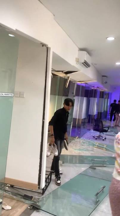 potret kantor baru Baim Wong ambruk (instagram.com/umar_syarief)