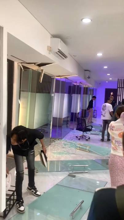 potret kantor baru Baim Wong ambruk (instagram.com/umar_syarief)