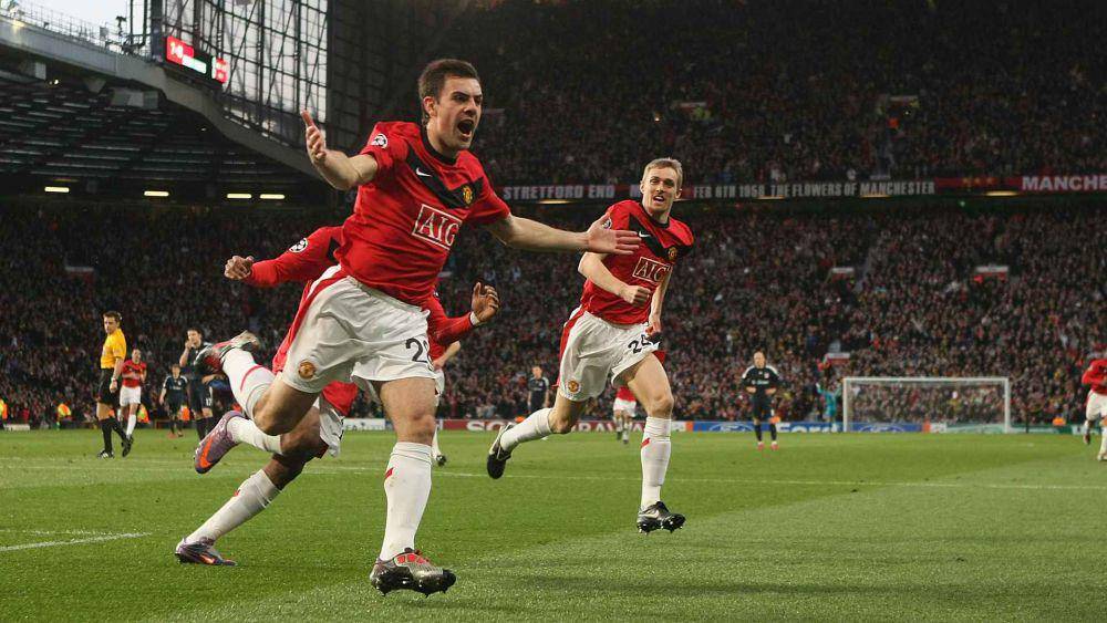 Darron Gibson (depan) (manutd.com)
