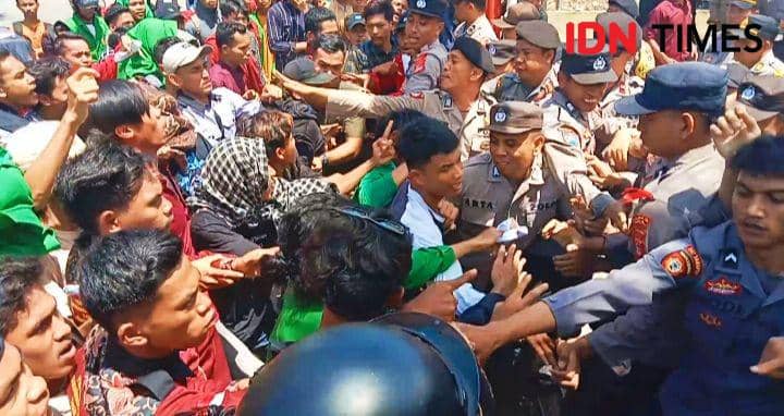 Demo Puluhan Mahasiswa IMM di Polres Bima Berakhir Ricuh