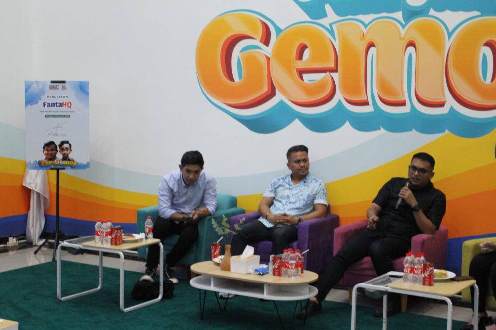 Acara diskusi "Kongko Fanta Law Jelang Debat Pilpres: Hukum, HAM, Korupsi dan Terorisme" yang digelar di markas TKN Fanta, Jakarta, Senin (11/12/2023)