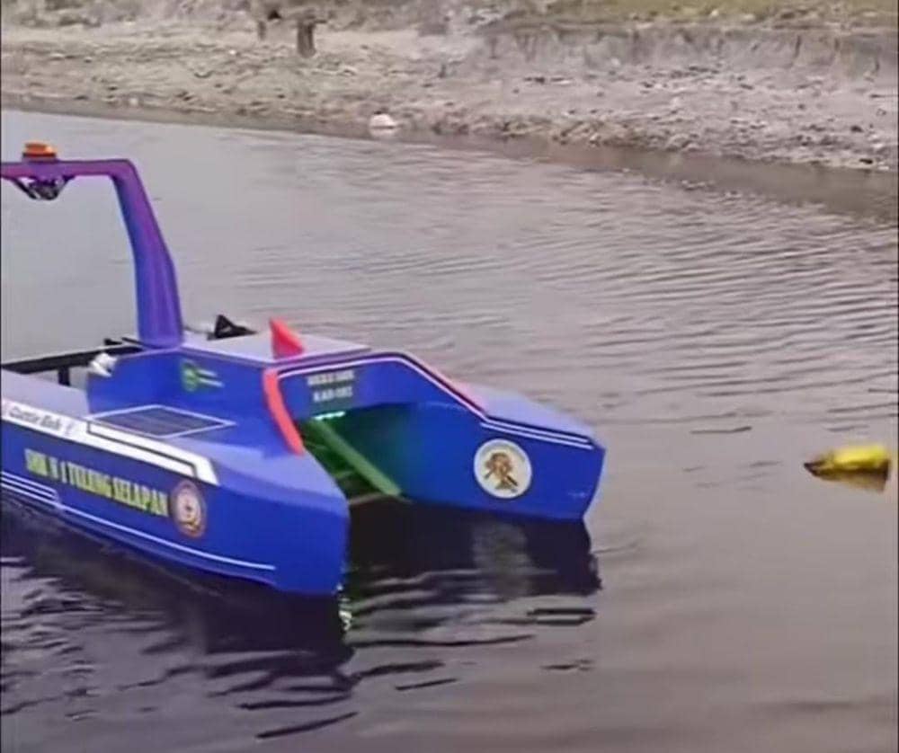 Kapal pengangkut sampah inovasi dari guru SMK di OKI (Dok: istimewa)