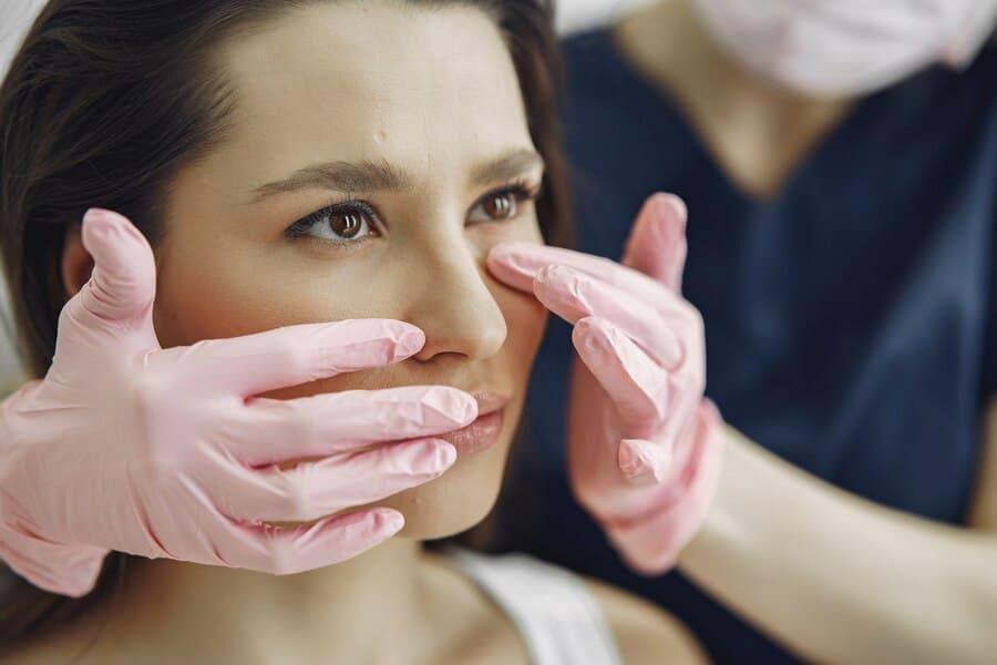 Meluruskan Hidung Bengkok Tanpa Operasi, Apakah Memungkinkan?
