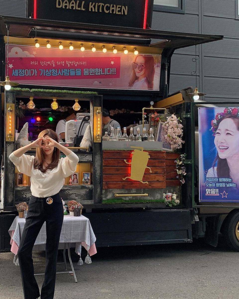 OOTD outfit office date (instagram.com/rachel_mypark)