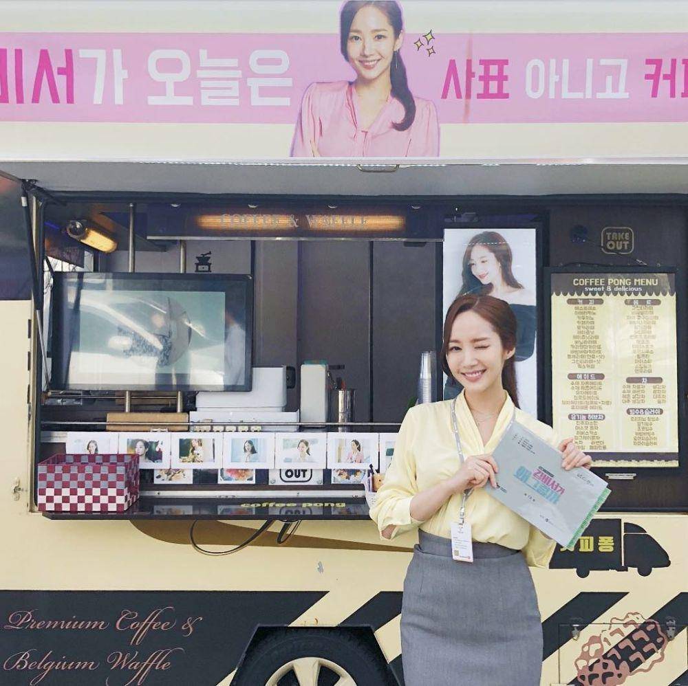 inspirasi outfit office date (instagram.com/rachel_mypark)