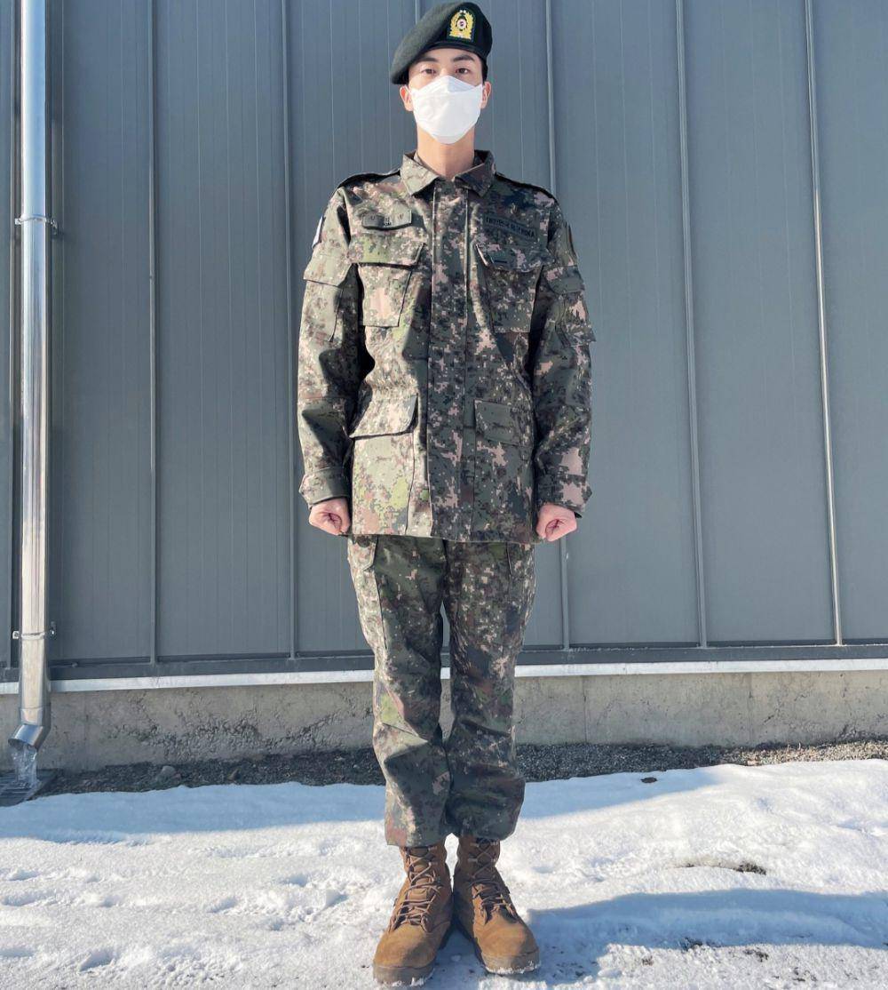 Jin BTS (weverse.io/bts)