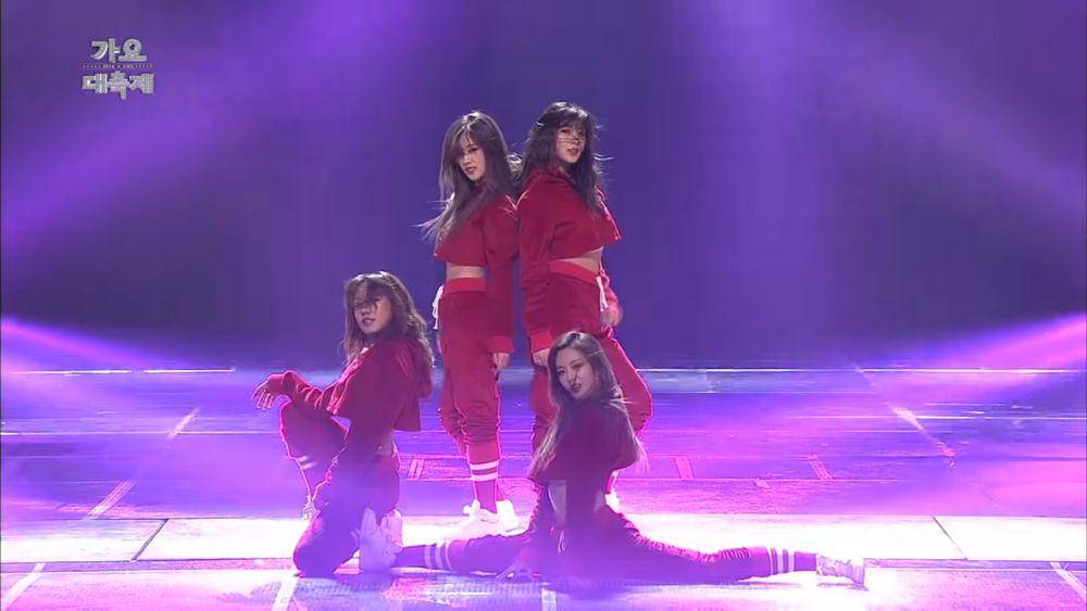 cuplikan penampilan Apink (youtube.com/KBS WORLD TV)