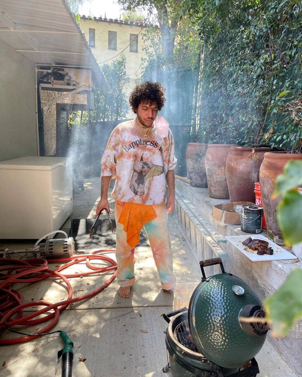 Gaya OOTD Benny Blanco (instagram.com/itsbennyblanco)
