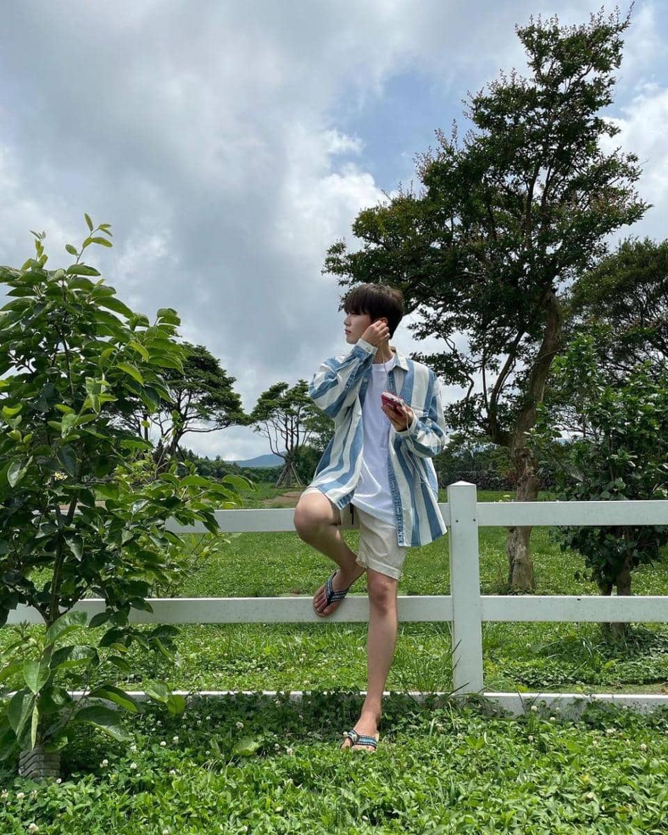 short pants ala Seungkwan SEVENTEEN (instagram.com/pledis_boos)