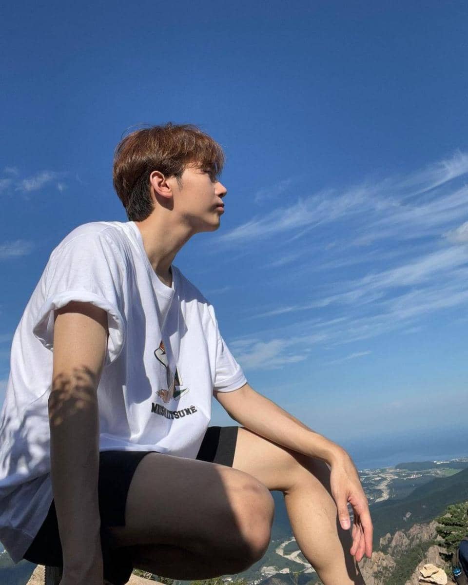 short pants ala Seungkwan SEVENTEEN (instagram.com/pledis_boos)