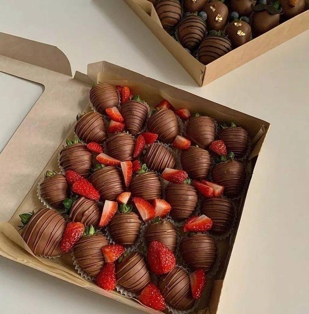 fruit chocolate (instagram.com/leilaaa.blog)