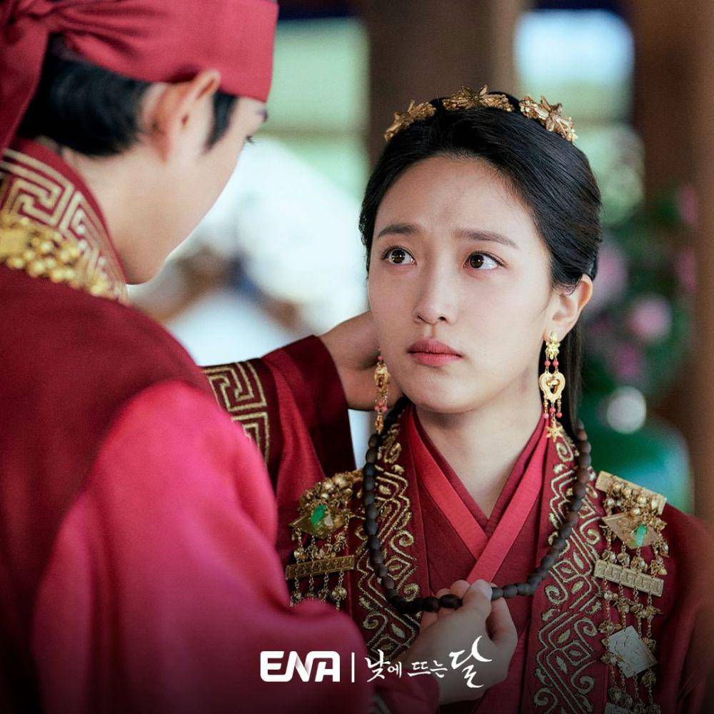 potret Pyo Ye Jin di drakor Moon in the Day (instagram.com/channel.ena.d)