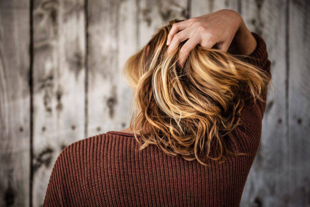 ilustrasi rambut berwarna (unsplash.com/Tim Mossholder)