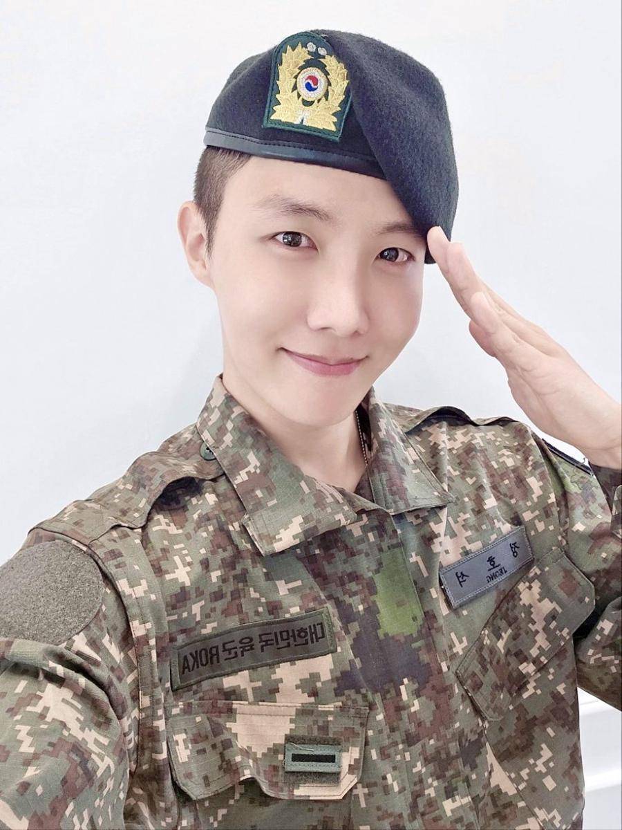 J-Hope BTS (weverse.io/bts)