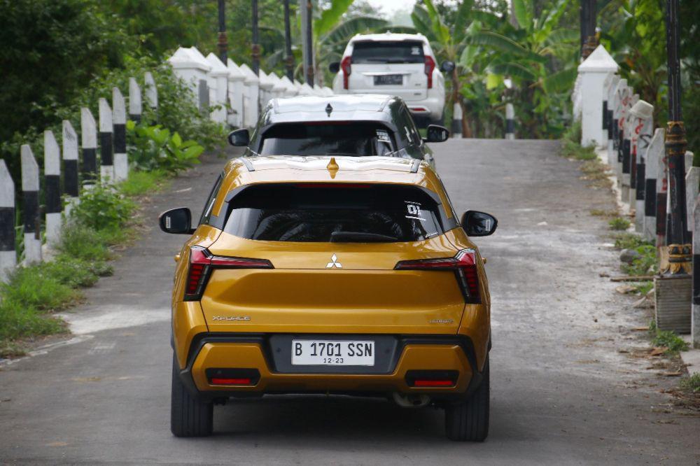 Mitsubishi XForce melaju di jalanan Solo-Semarang-Yogyakarta (dok. Mitsubishi XForce)