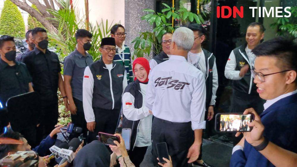 Capres Ganjar Pranowo tiba di KPU untuk debbat perdana capres (IDN Times/M. Ilman Nafi'an)