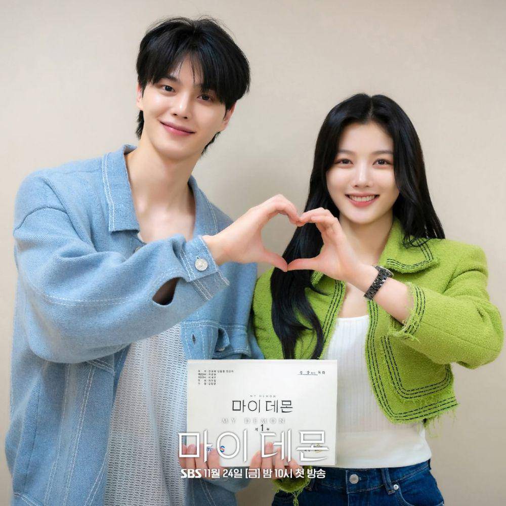 potret Song Kang dan Kim Yoo Jung saat pembacaan naskah My Demon (instagram.com/sbsdrama.official)