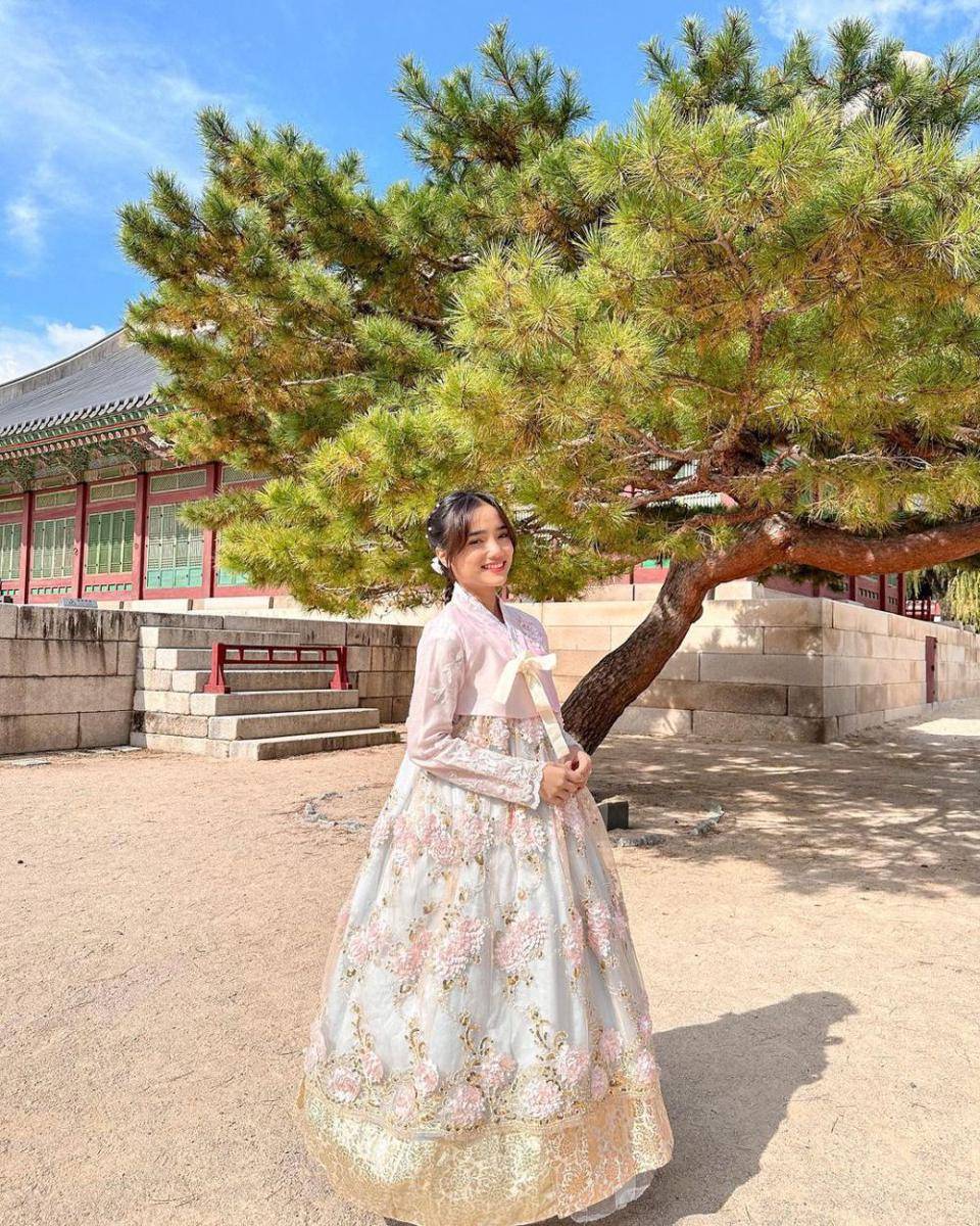 outfit liburan ala Fujianti Utami (instagram.com/fuji_an)