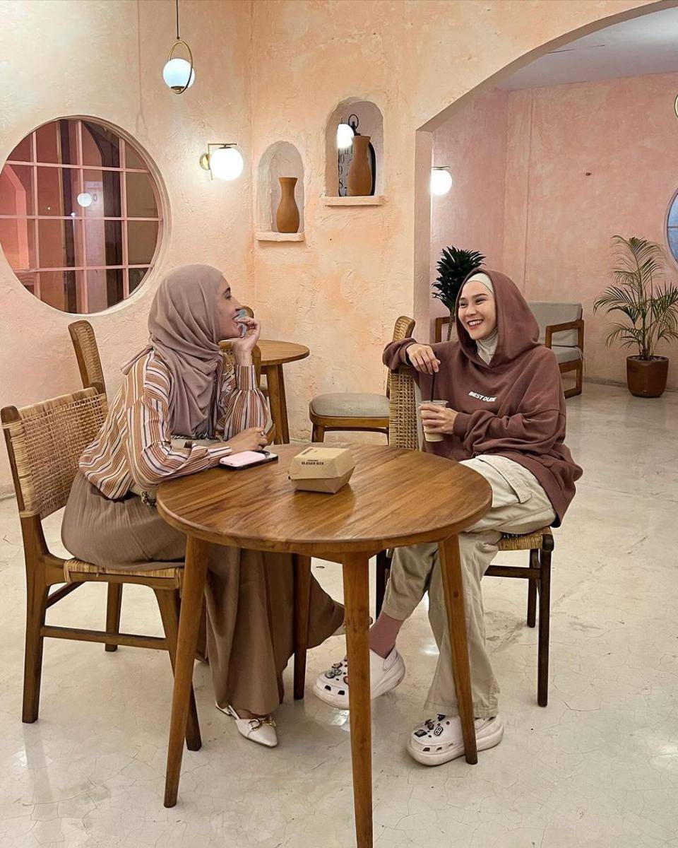 potret Zaskia Adya Mecca dan Shireen Sungkar quality time di Yogyakarta (instagram.com/zaskiadyamecca)