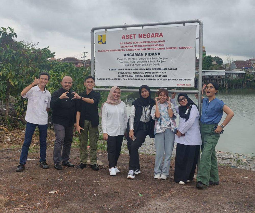 Pemenang kompetisi public speaking “Jadi Juara Lingkungan” mengunjungi kota percontohan, Pangkalpinang. (dok. Eupop)