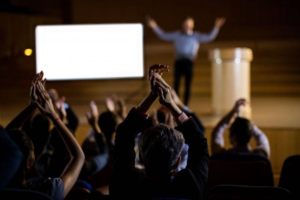 ilustrasi kompetisi public speaking (freepik.com/wavebreakmedia_micro)