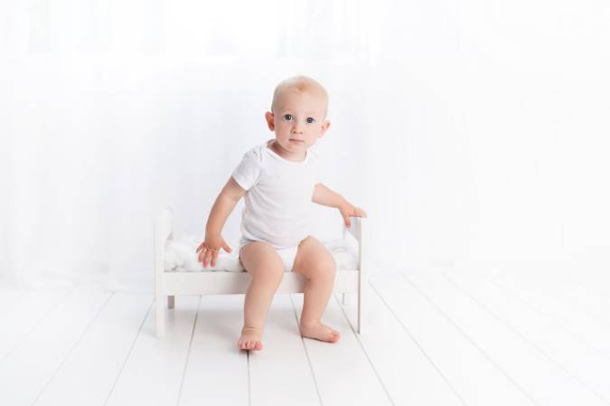 ilustrasi anak duduk di kursi (unsplash.com/henleydesign)