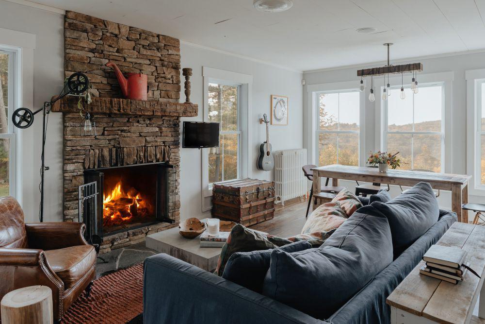 inspirasi hunian bergaya modern rustic (unsplash.com/Clay Banks)