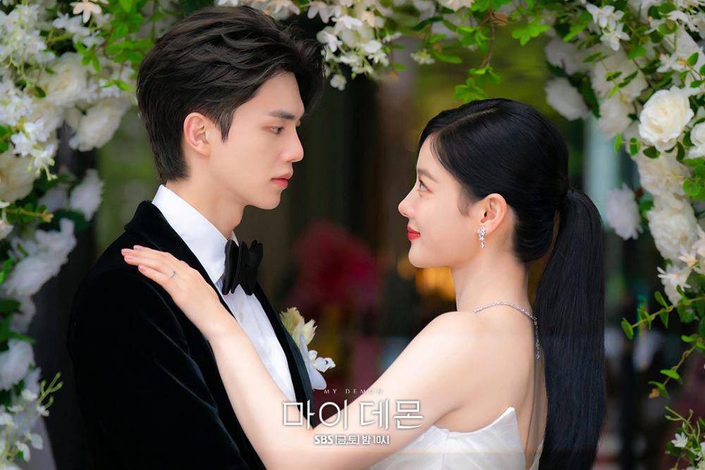 Song Kang dan Kim Yoo Jung di My Demon (twitter.com/SBSNOW)