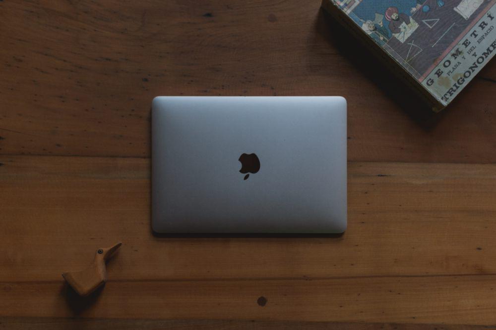 5 Aksesori Macbook Lebih Awet dan Bersih
